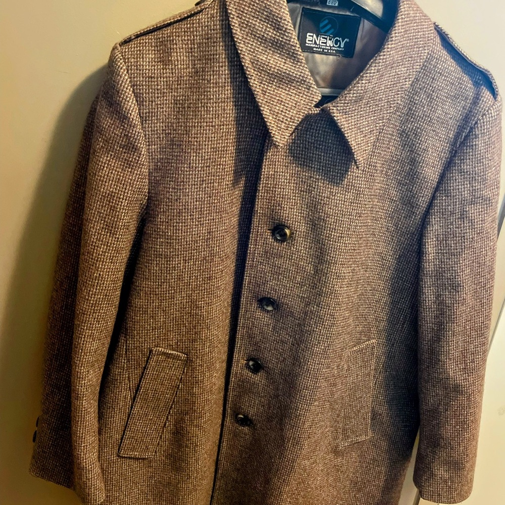 Brown Pea Coat with Traditional Collar and Tailored Silhouette